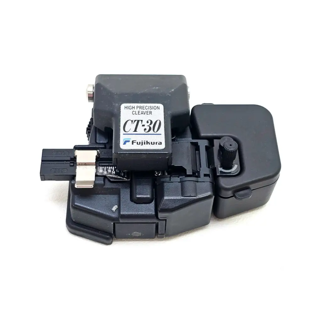 Fujikura FSM-18S splicer ARC count display on LCD screen showing 5125