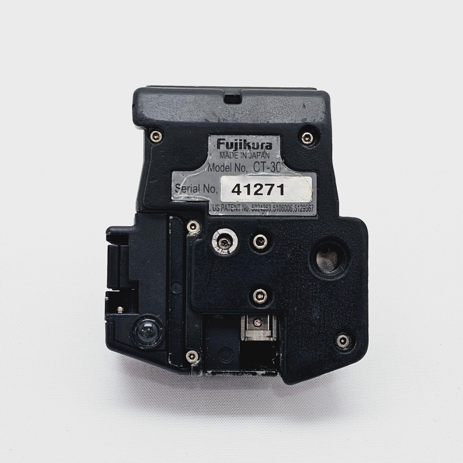 Fujikura FSM-22S splicer top-down view showing fiber loading area