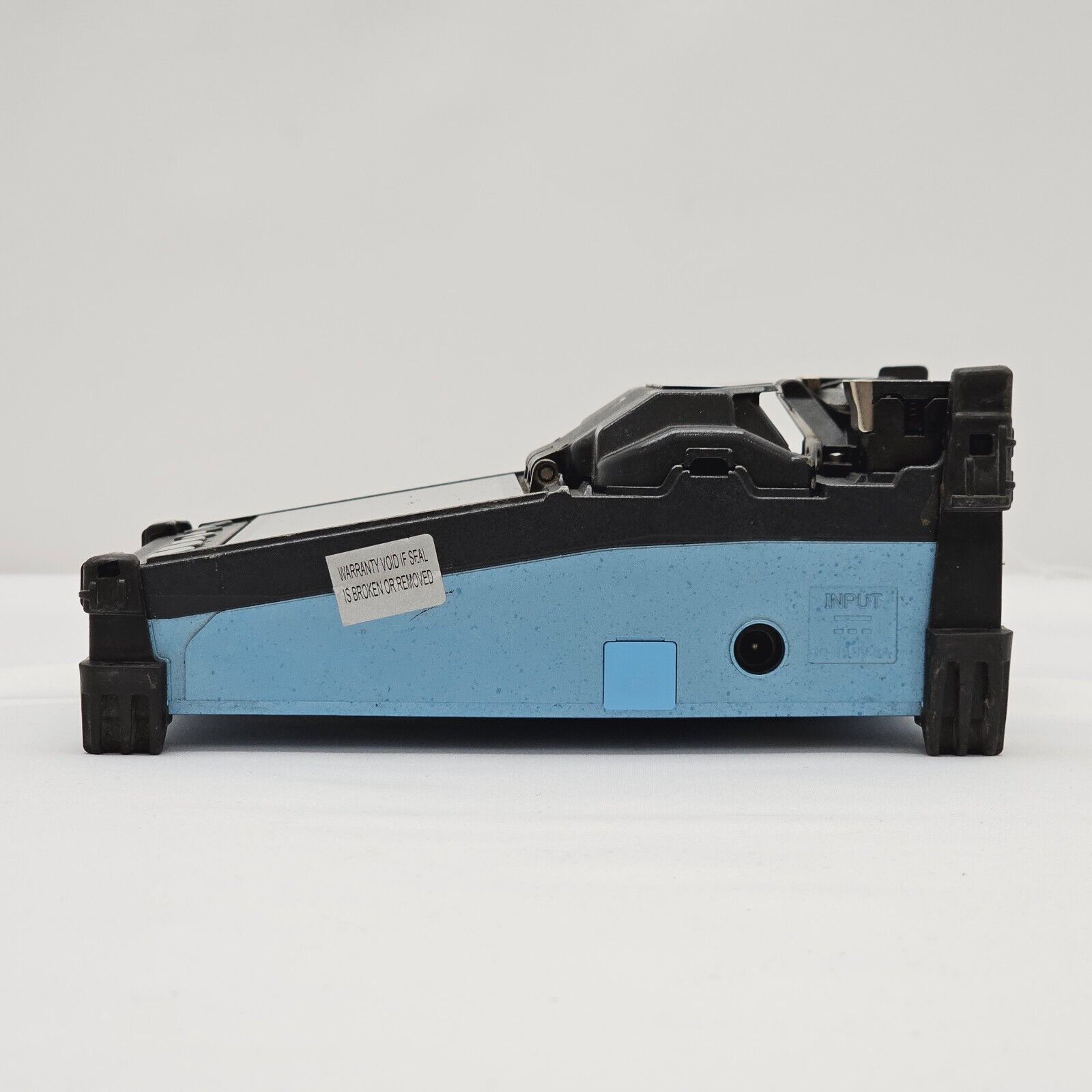 Fujikura 22S splicing chamber close-up showing moveable v-grooves