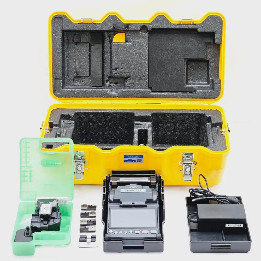 Fujikura FSM-22S SM MM fiber fusion splicer front view with display screen