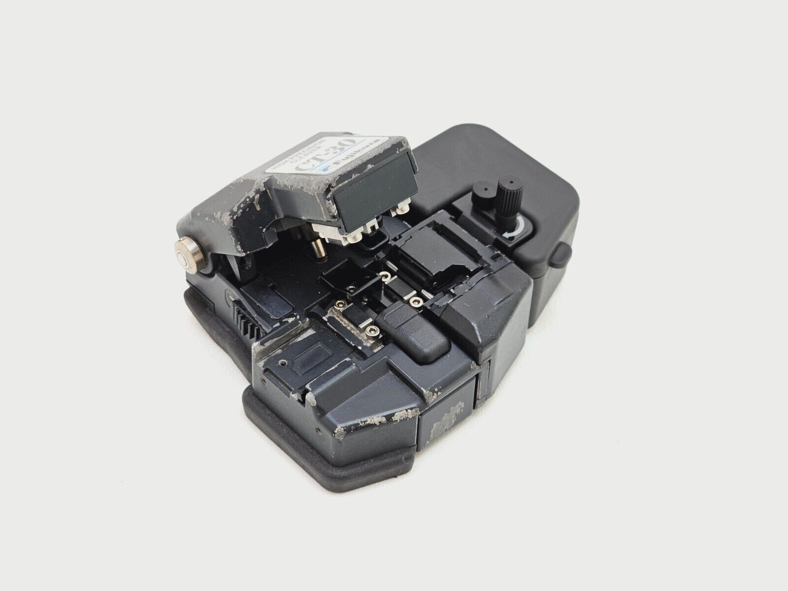 Fujikura CT-30 cleaver side profile showing compact portable design