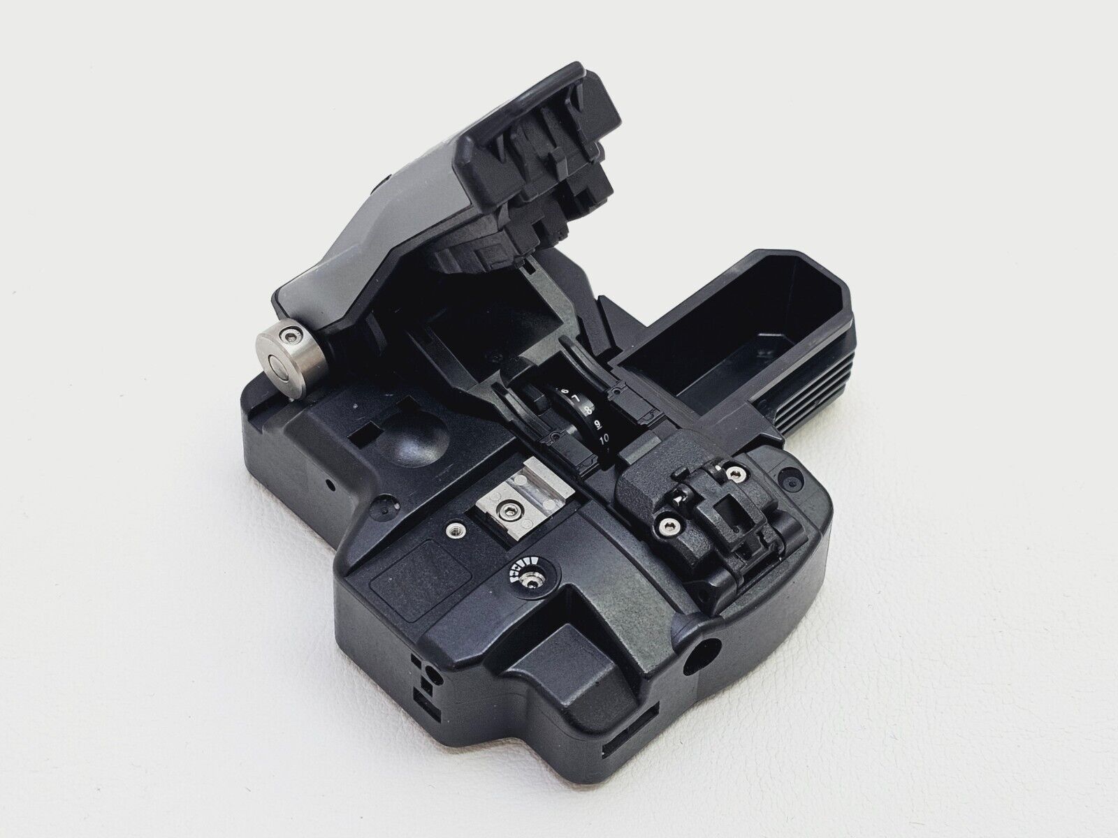 Fujikura CT-08 cleaver bottom thumbwheel for tool-free blade rotation