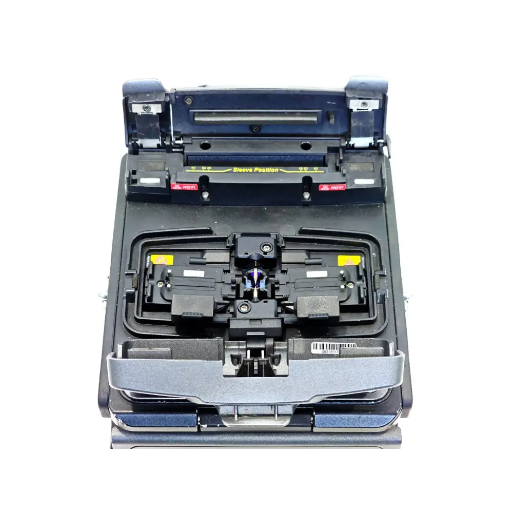 INNO View 8 Pro top-down view showing open splicing chamber with V-groove fibre holders and sleeve heater