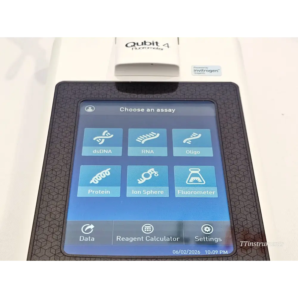 Invitrogen Q33226 Qubit 4 Fluorometer by Thermo Fisher Scientific