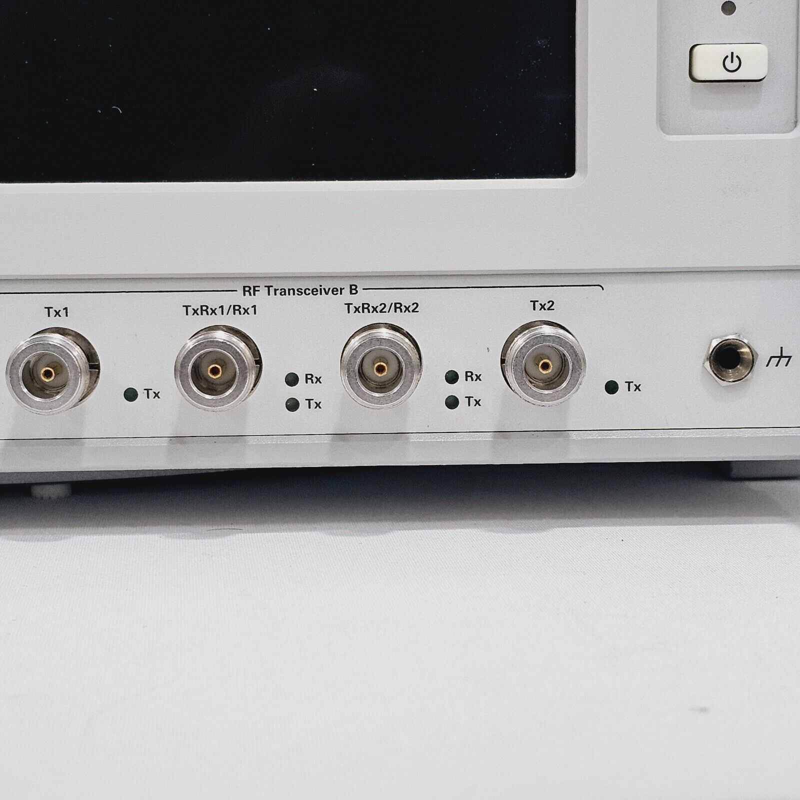 Keysight Agilent E7515A UXM Wireless Test Set w/ 504 506 C01 D01 300 MHz - 6 GHz
