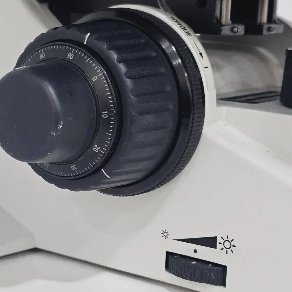 Leica DM2000 LED microscope serial number and part number label 11888138