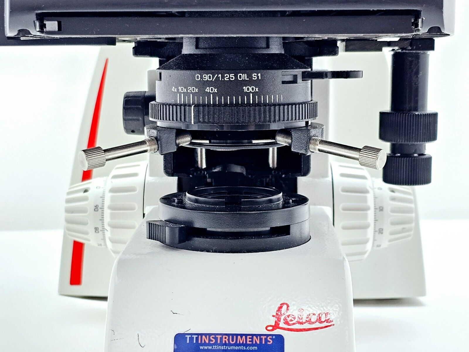 Leica DM750 Microscope w/ 2 x HC PLAN 10x/20 Eyepieces and 1 x HI PLAN 20x/0.40