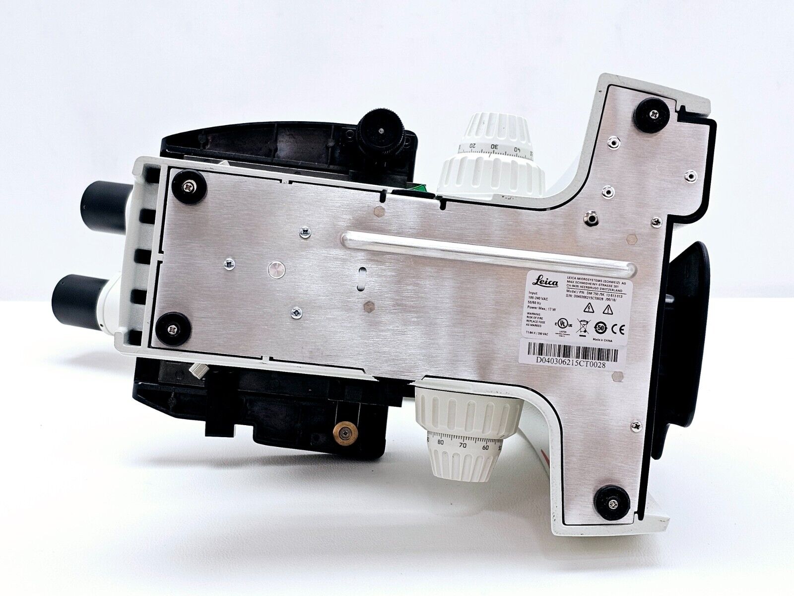 Leica DM750 Microscope w/ 2 x HC PLAN 10x/20 Eyepieces and 1 x HI PLAN 20x/0.40