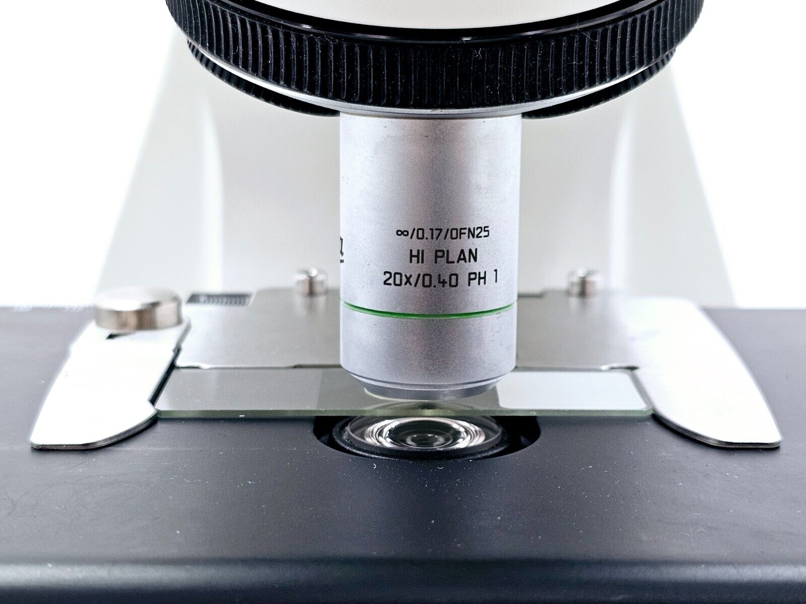 Leica DM750 Microscope w/ 2 x HC PLAN 10x/20 Eyepieces and 1 x HI PLAN 20x/0.40