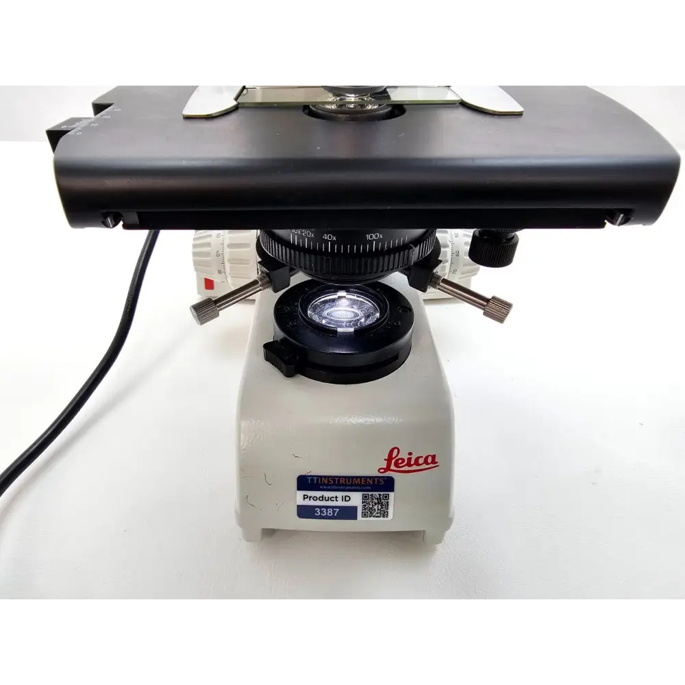 Leica DM750 full system overview with eyepieces, objectives and stage assembled