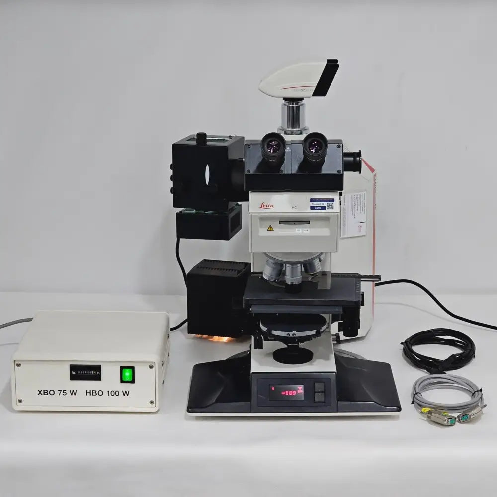Leica HC Plan 10x/22 M microscope eyepiece 507804, 30mm barrel, front view showing engraved specification markings