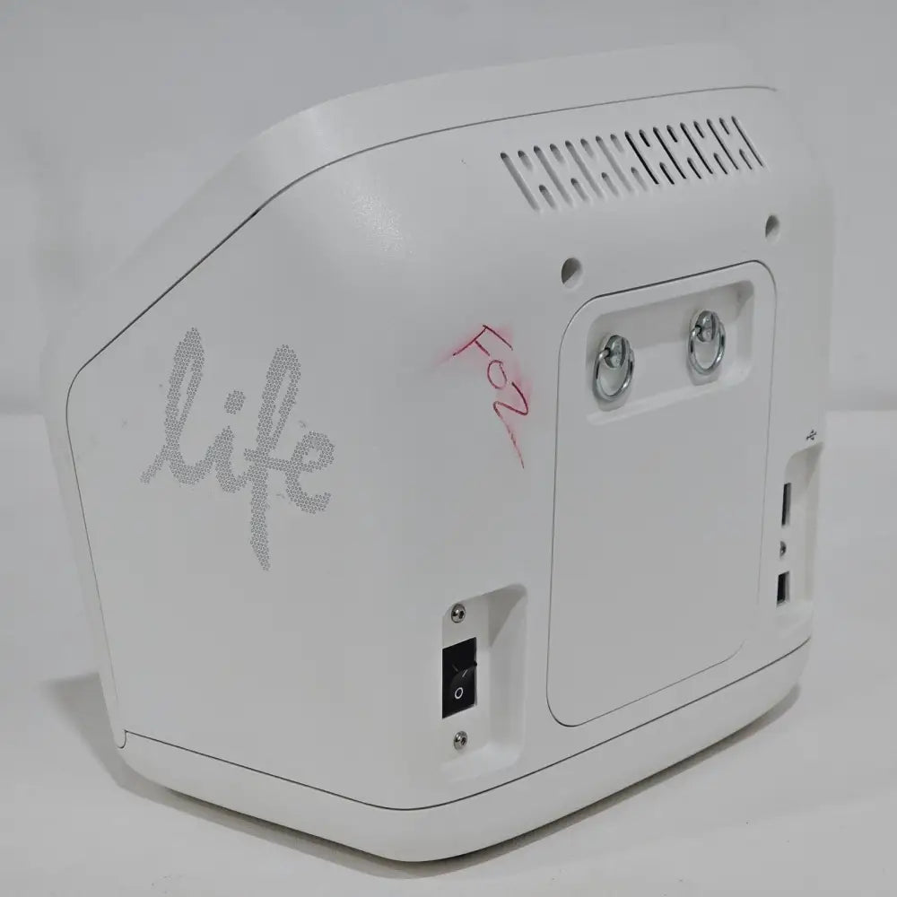 AMQAF1000 Countess II FL cell counter touchscreen display showing live/dead cell count results screen