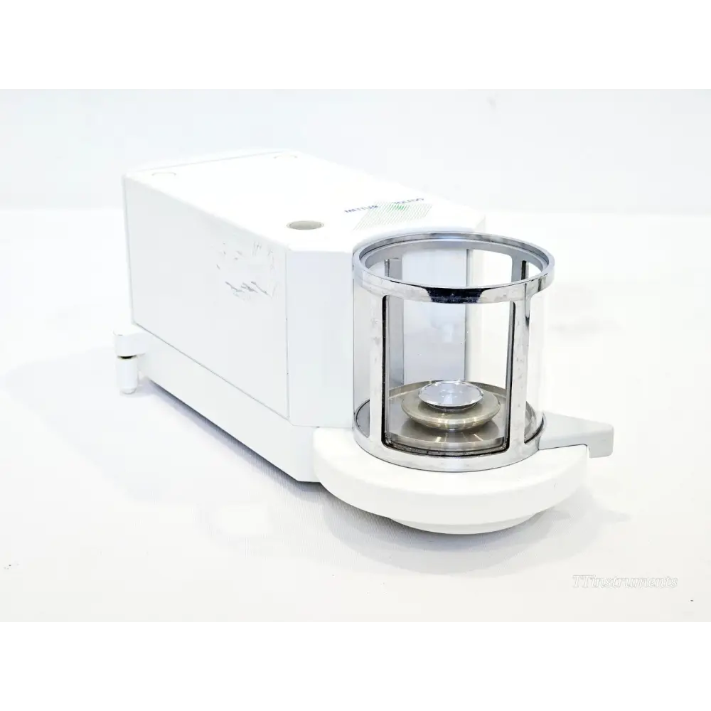 Mettler Toledo MX5 Microbalance control terminal displaying weighing result on touchscreen