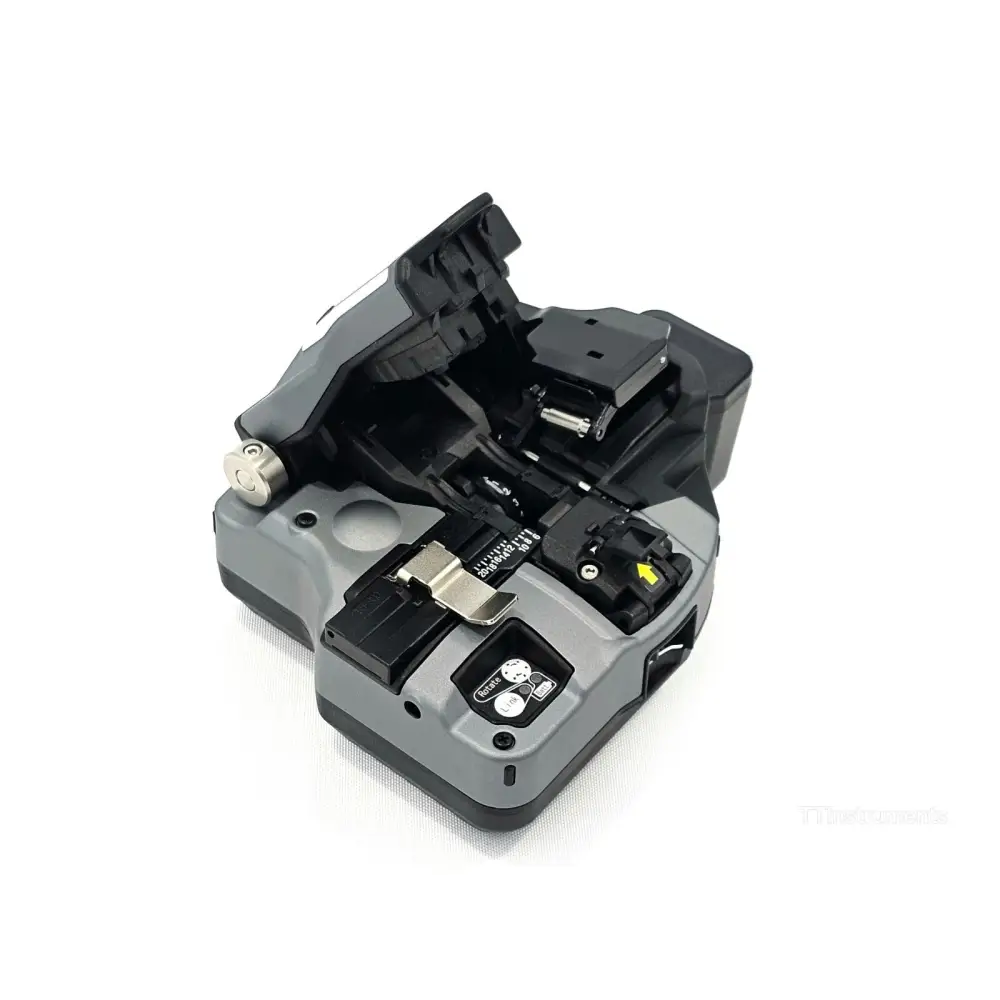 Fujikura 68S kit accessories including battery pack, AC adapter, electrode set and cooling tray