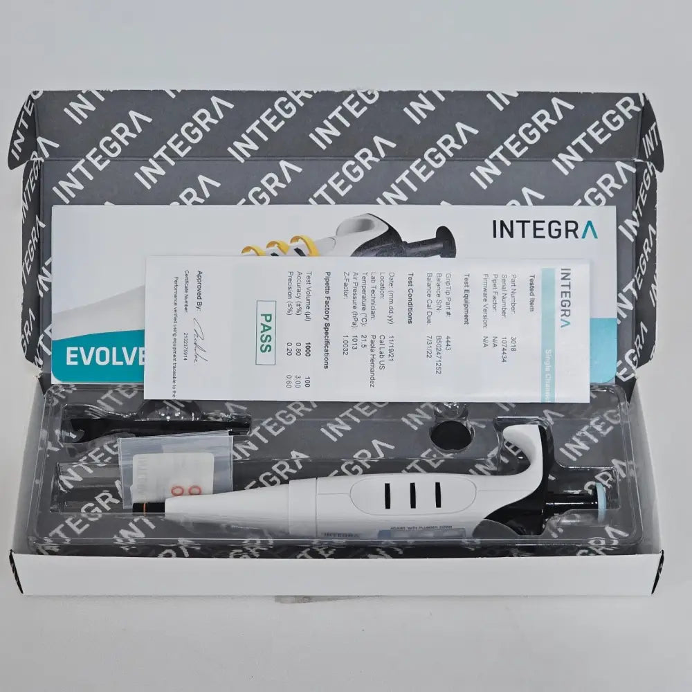 INTEGRA EVOLVE 3018 pipette side profile highlighting lightweight ergonomic body and plunger design