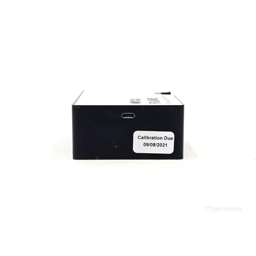 Ocean Optics Flame-S-VIS-NIR connected via USB cable to laptop for spectral acquisition