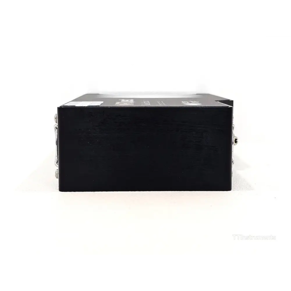Ocean Optics NIRQuest NQ512-2.2 shown with USB serial cable and 25 W power adapter accessories