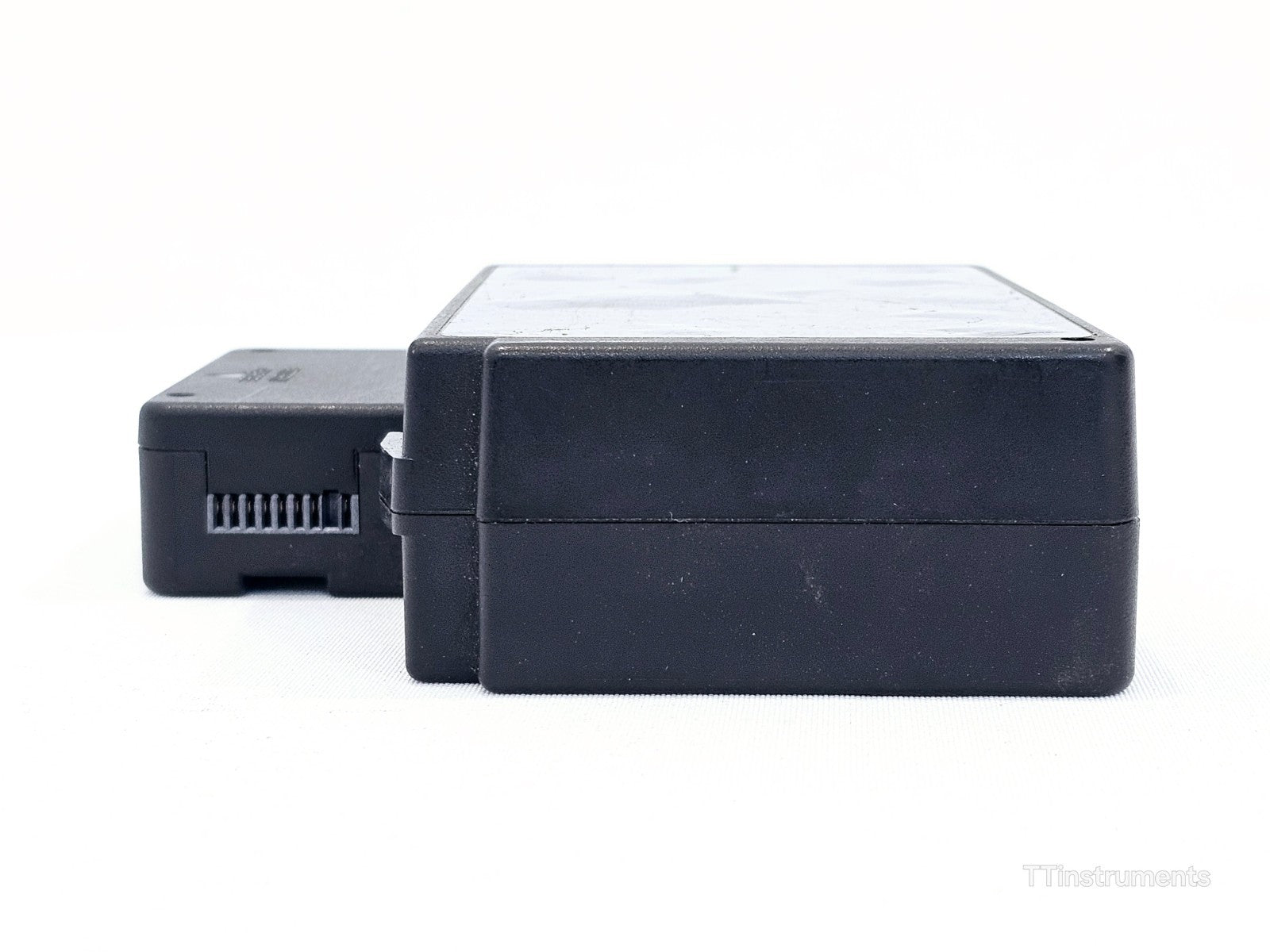 Fujikura ADC-13 charger top-down view showing model and manufacturer markings