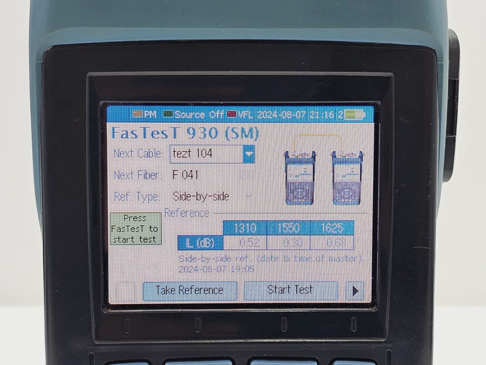 EXFO FOT-930 MaxTester II showing battery level and instrument status indicators