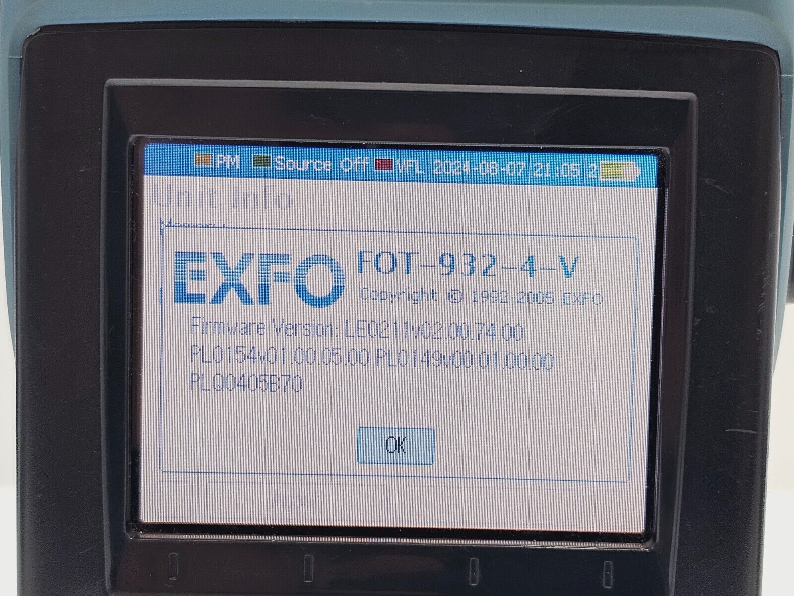 EXFO FOT-932-4 unit close-up of singlemode FC optical port with dust cap removed