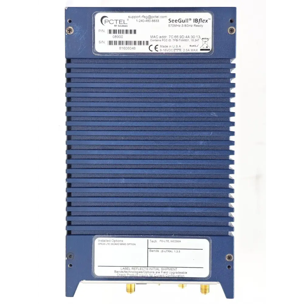 PCTEL IBflex 08900 unit with two PCTel 698–3800 MHz multiband antennas connected