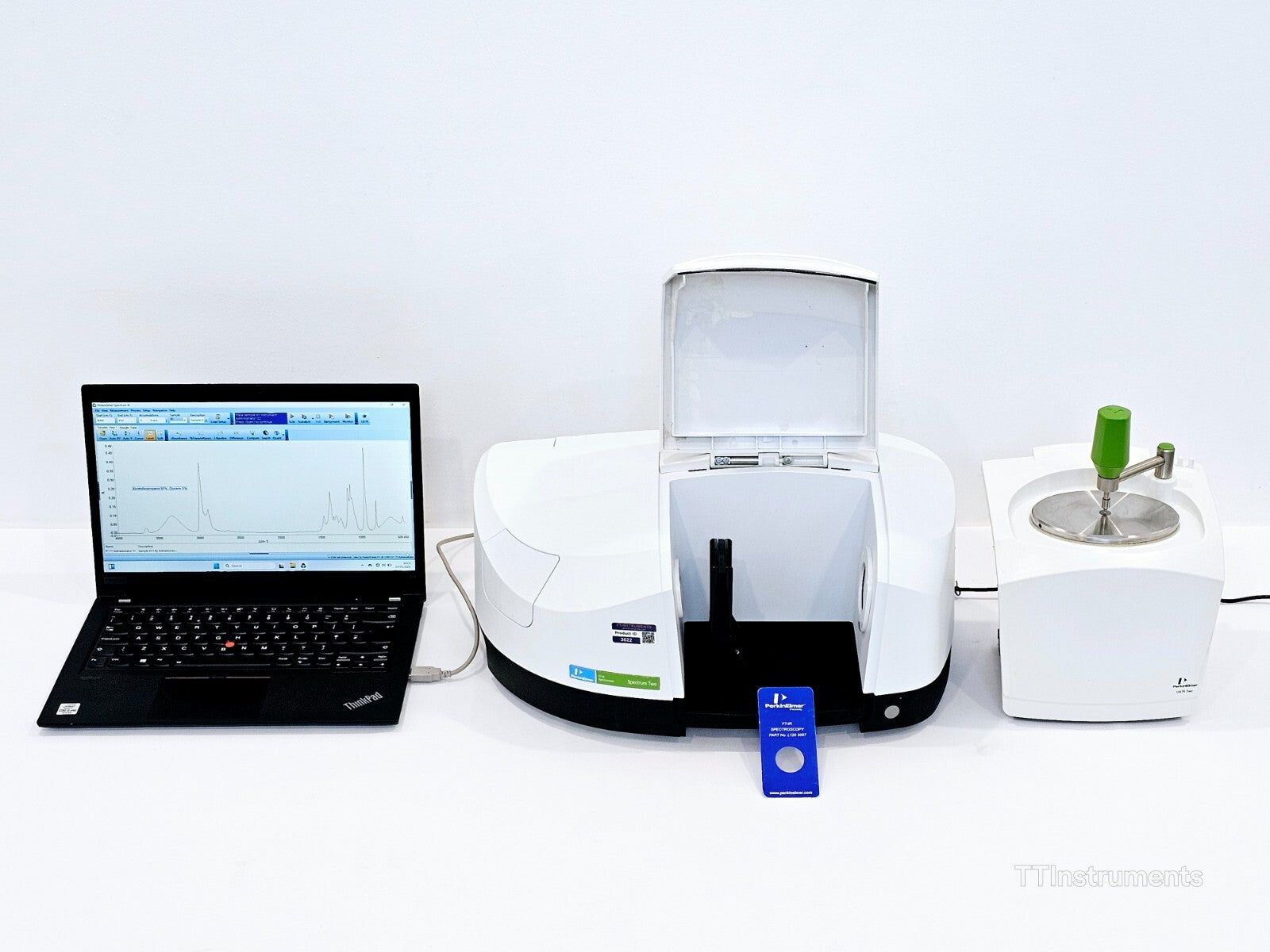 Perkin Elmer l1600300 FT-IR Spectrometer TWO LITA with UATR Sampling Accessory