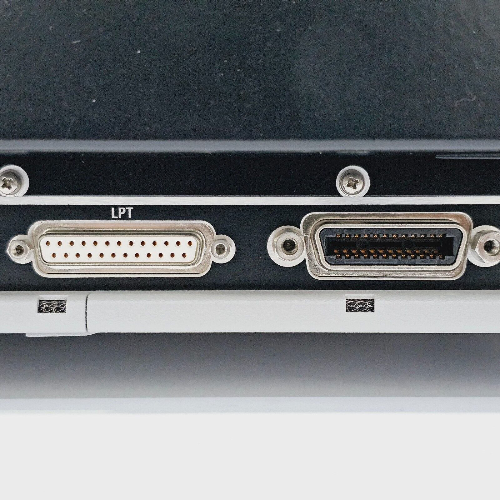 Rohde & Schwarz CMU 300 1100.0008.03 Universal Radio Communication Tester w/ Opt