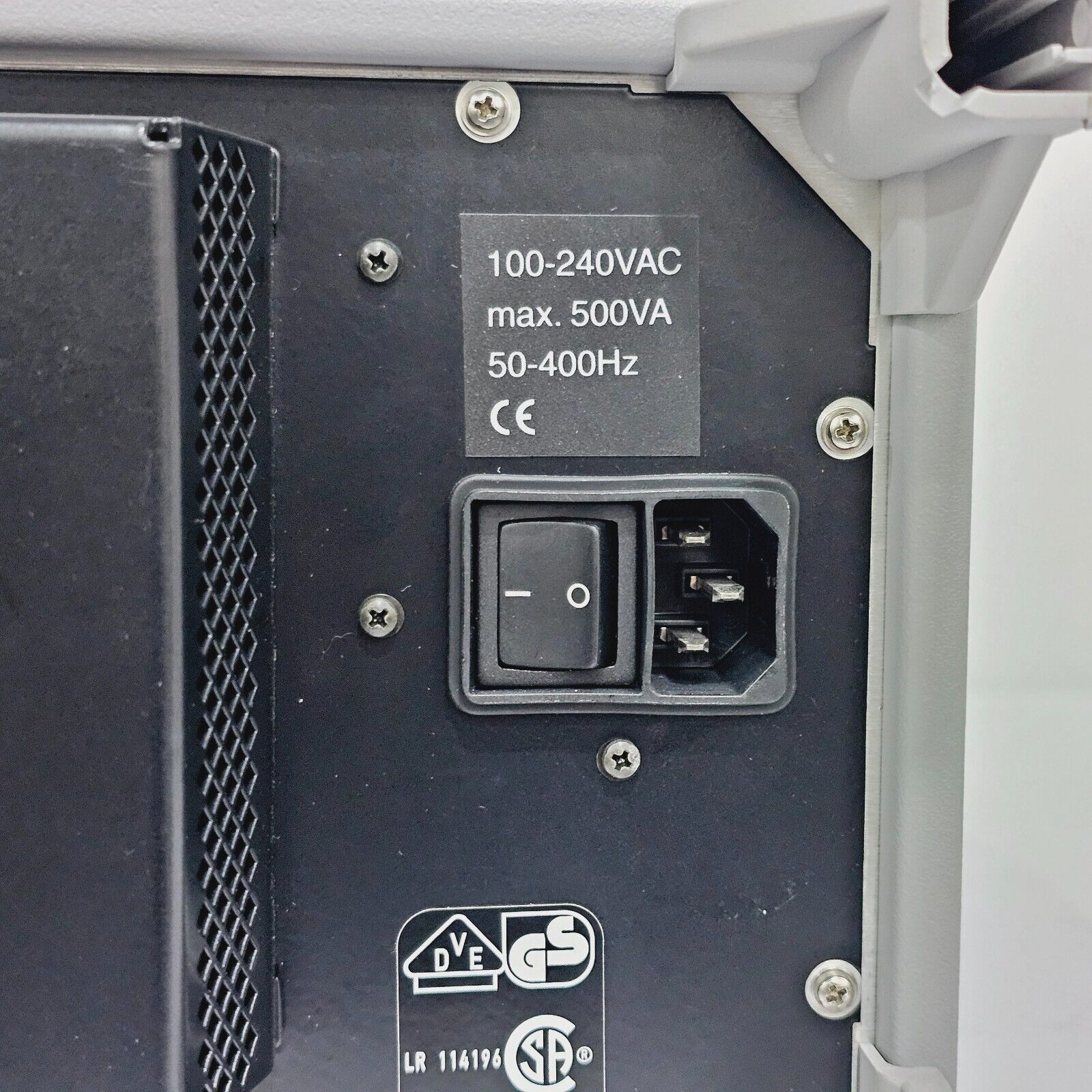 Rohde & Schwarz CMU 300 1100.0008.03 Universal Radio Communication Tester w/ Opt