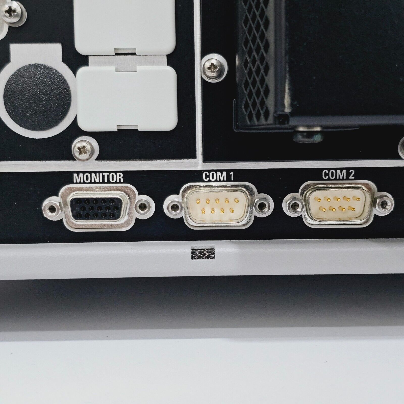 Rohde & Schwarz CMU 300 1100.0008.03 Universal Radio Communication Tester w/ Opt