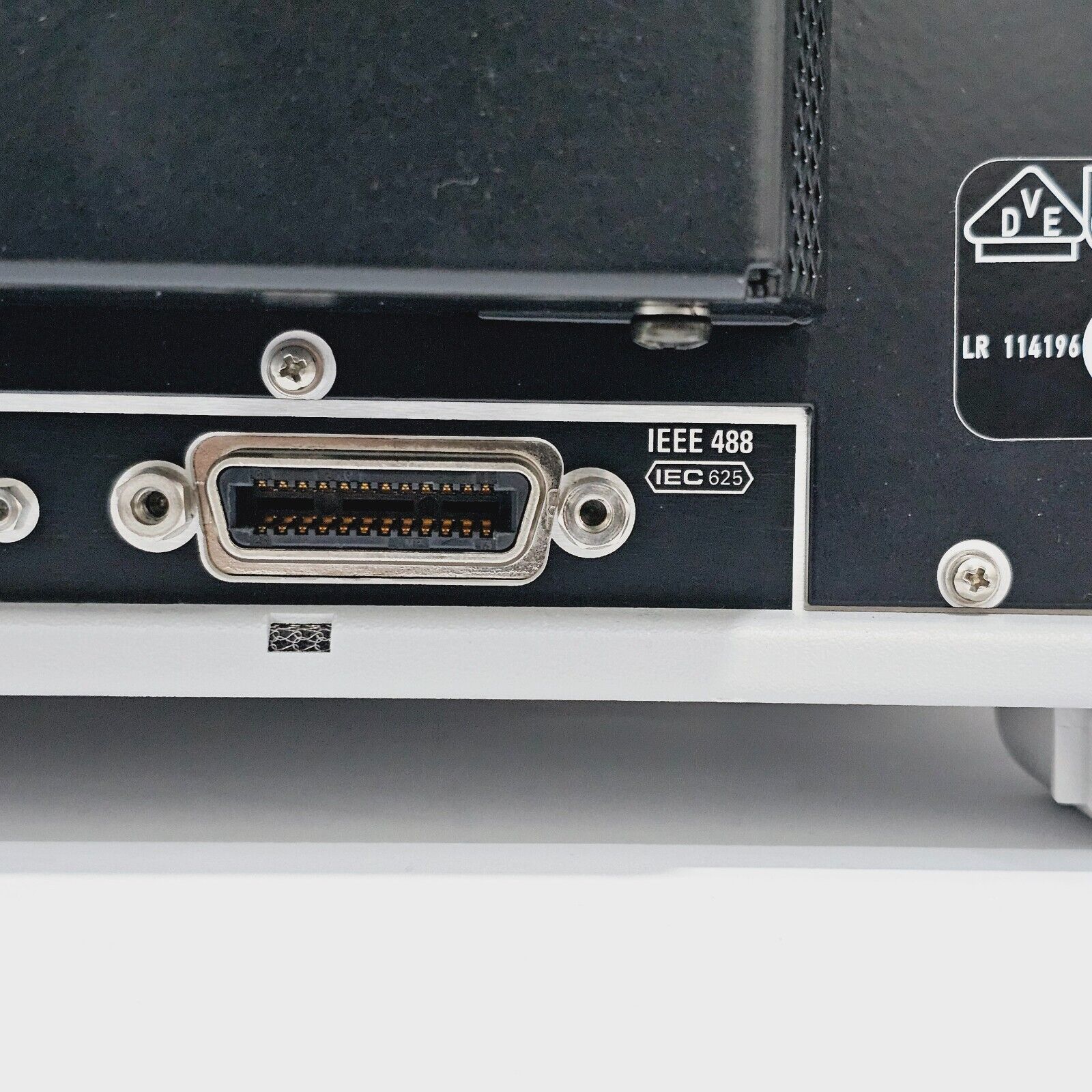 Rohde & Schwarz CMU 300 1100.0008.03 Universal Radio Communication Tester w/ Opt