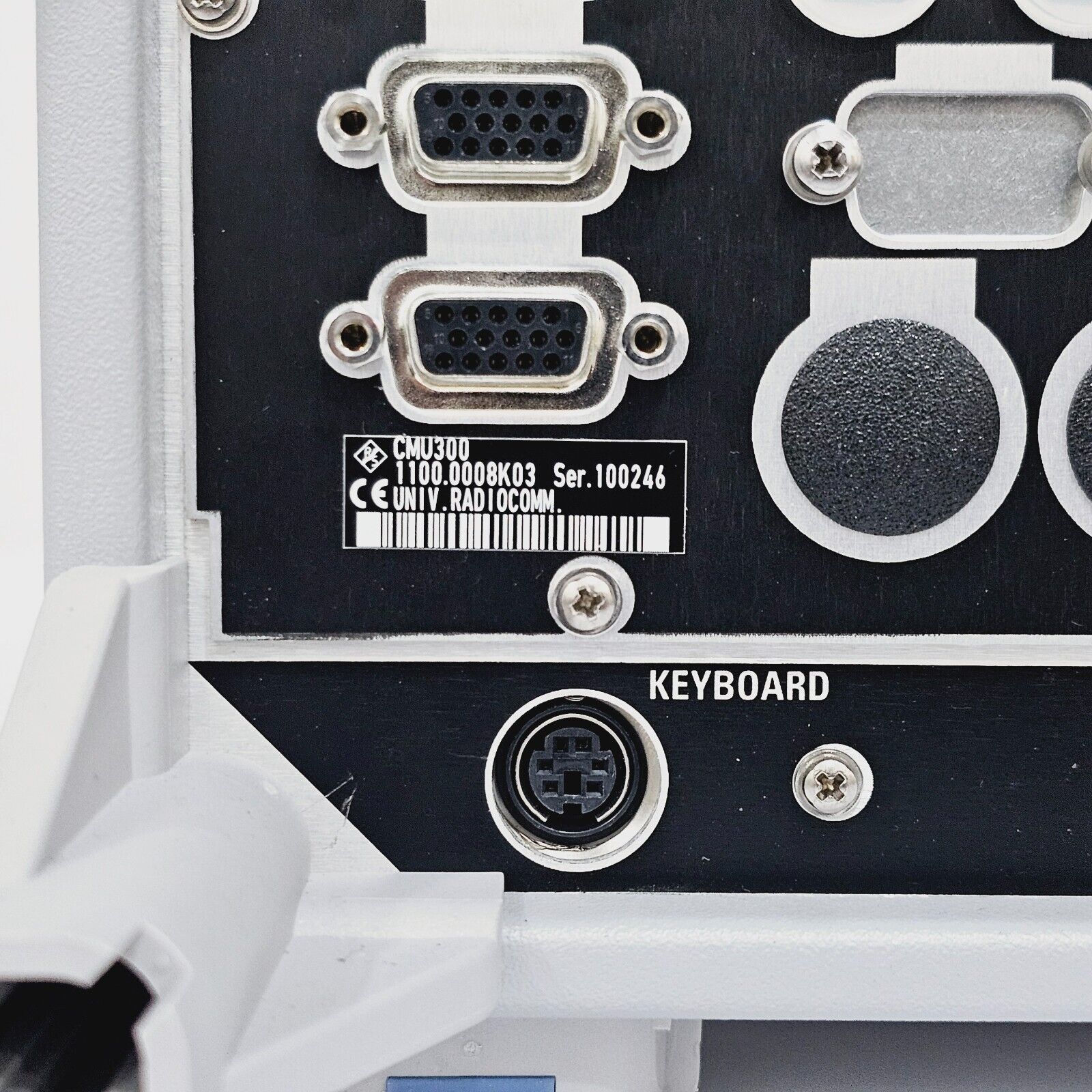 Rohde & Schwarz CMU 300 1100.0008.03 Universal Radio Communication Tester w/ Opt