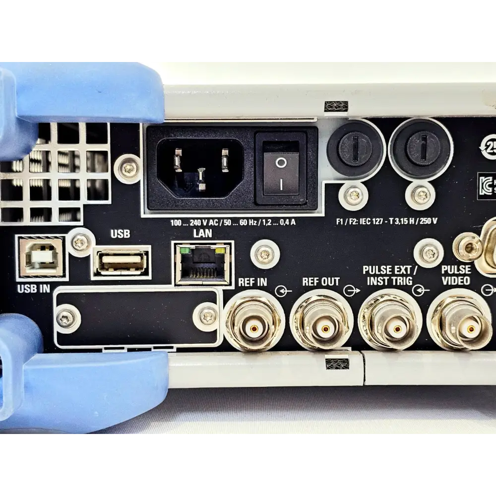 Rohde & Schwarz SMC100A 9 khz - 3.2 GHz Signal Generator SMC-B103 Option R&S SMC