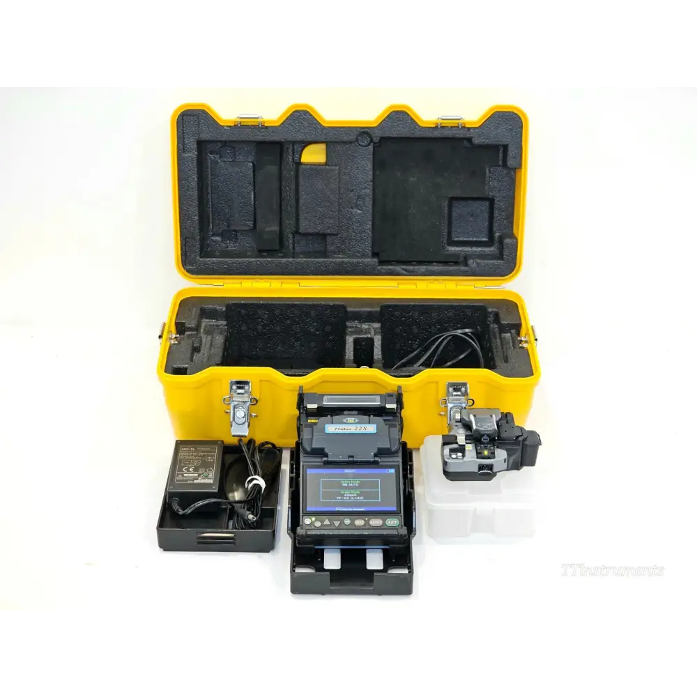 Fujikura FSM-22S SM MM fiber fusion splicer front view showing display screen and v-groove assembly