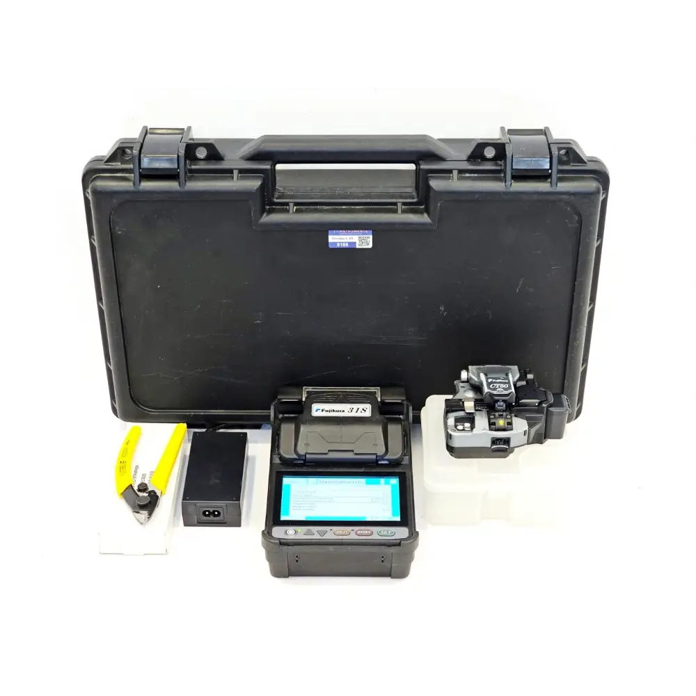 Fujikura 31S fusion splicer kit with CT50 cleaver, AC adapter, fibre stripper and hard carry case