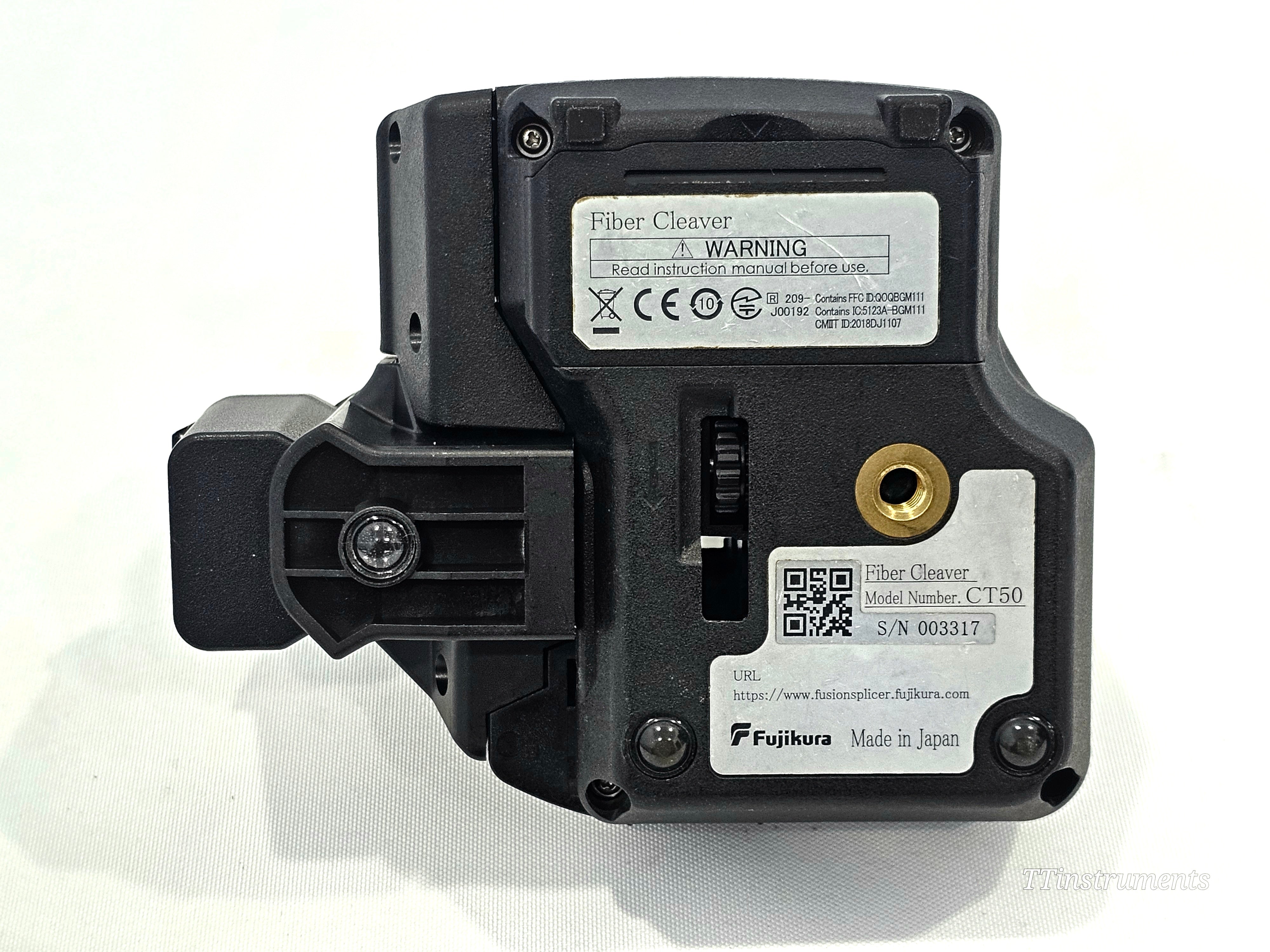 Fujikura 70S+ fusion splicer unit label showing ARC count and serial number detail