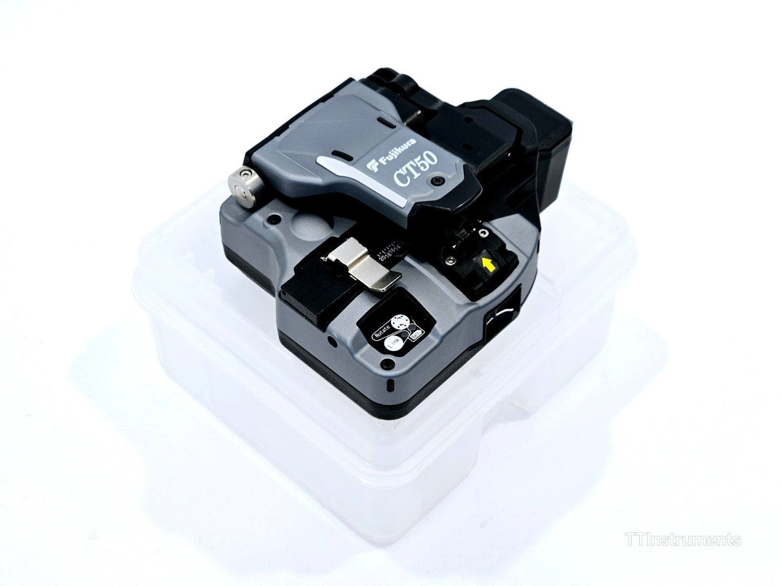 Fujikura 90S+ splicer open wind protector showing fibre alignment stage detail