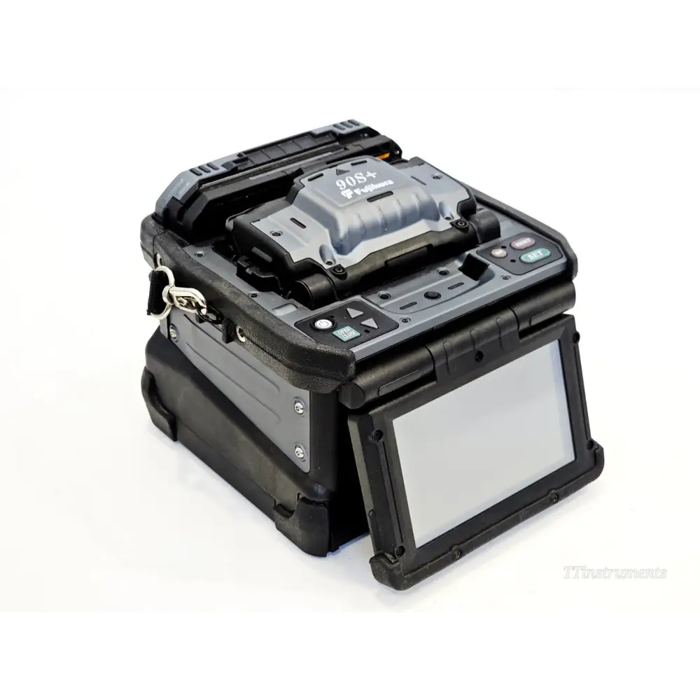 Fujikura 90S+ fusion splicer with fibre loaded in splicing mechanism
