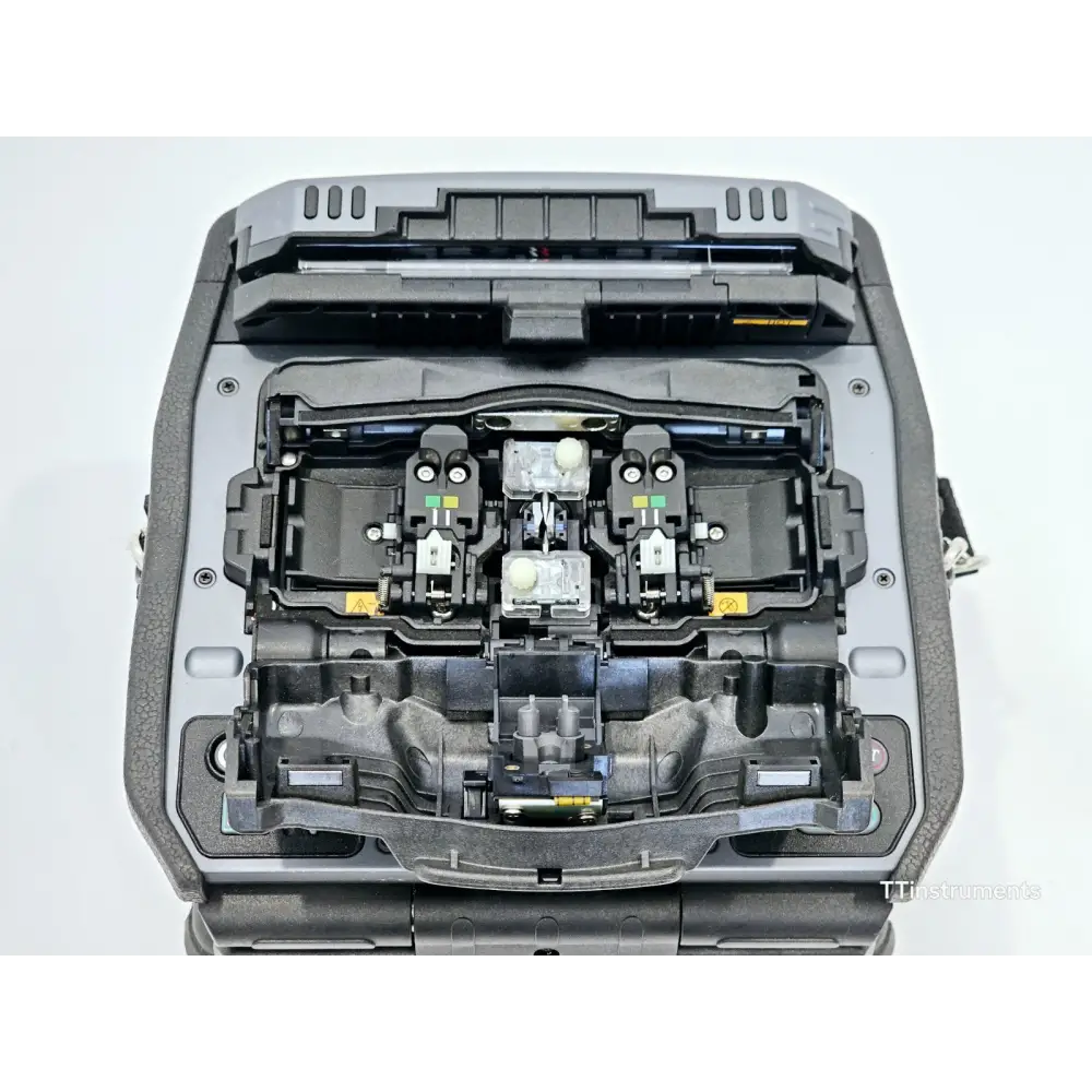 Fujikura 90S+ fusion splicer showing fibre loading area and V-groove clamps