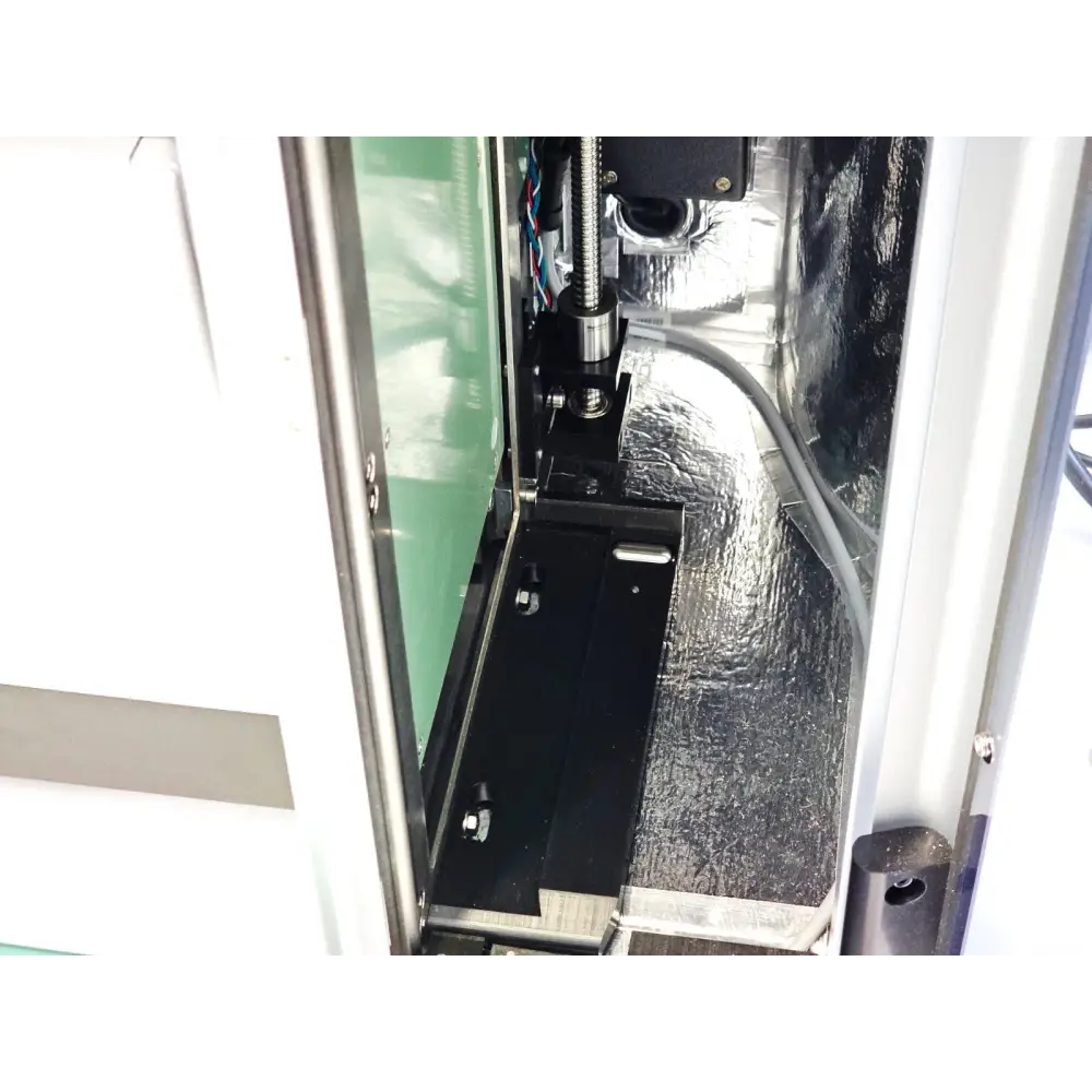 Solentim Cell Metric CLD internal close-up of motorised plate carrier rail, lead screw assembly and insulated base