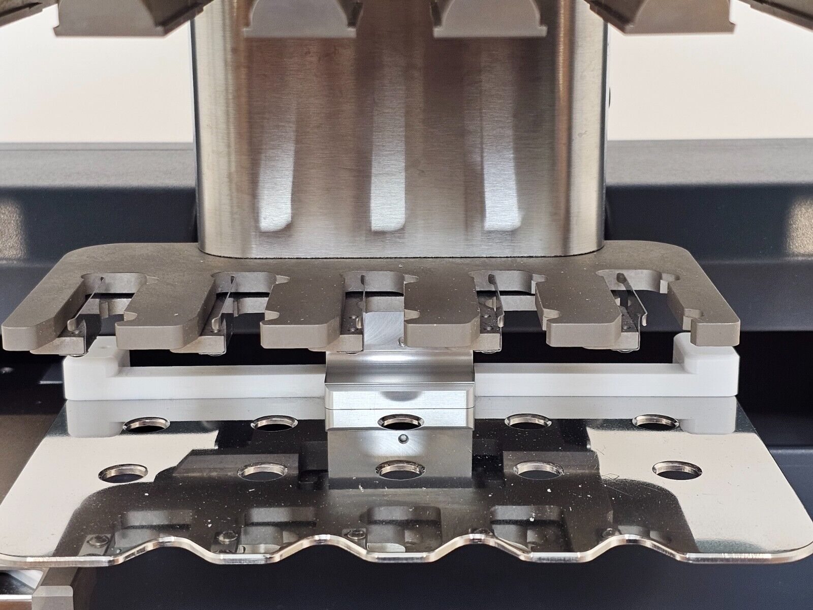 SPT Labtech Dragonfly Discovery Liquid Handling System – Functional, Ex-UKHSA