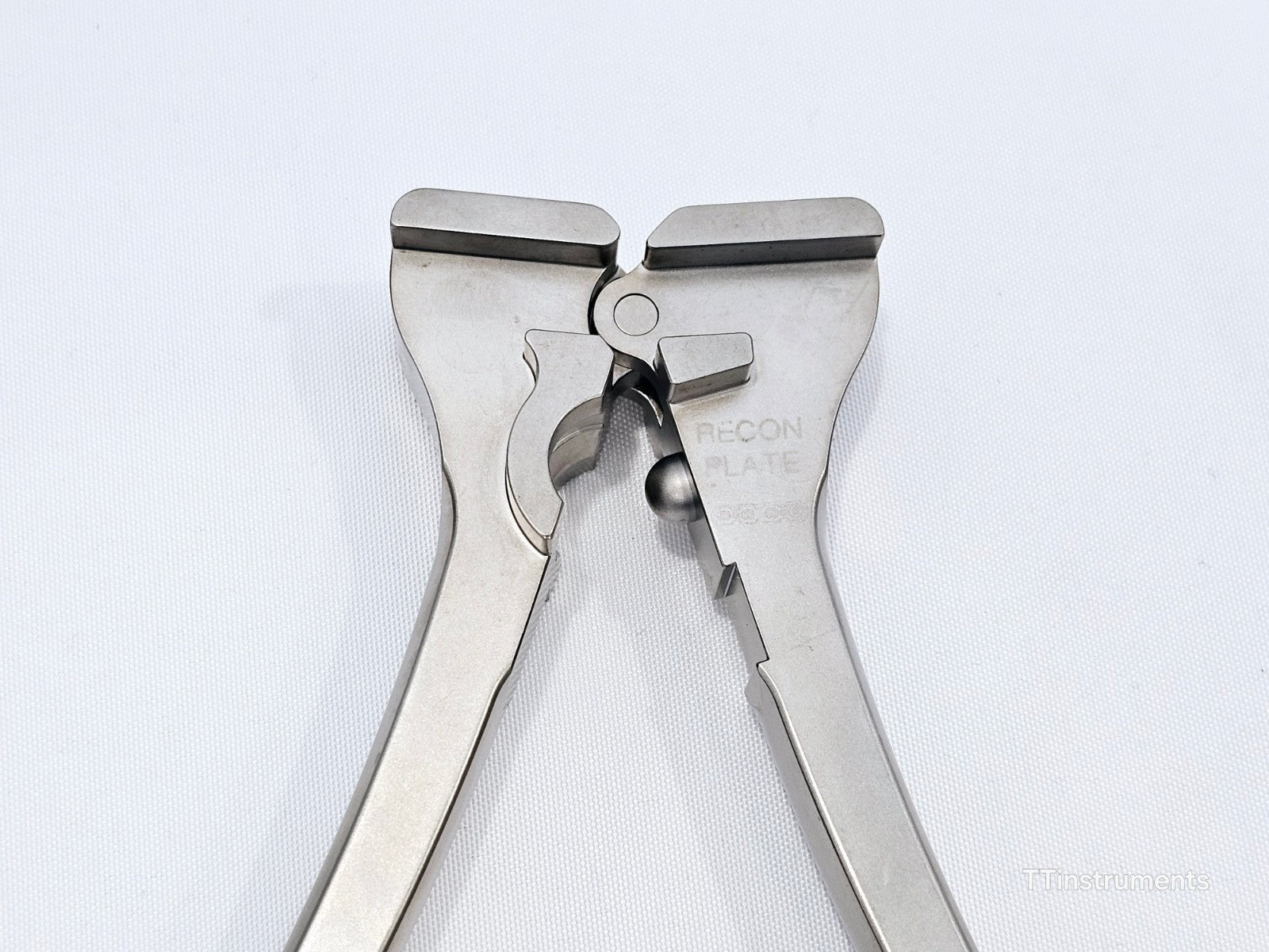 Stryker 702903 Recon Plate Pliers handle and grip detail