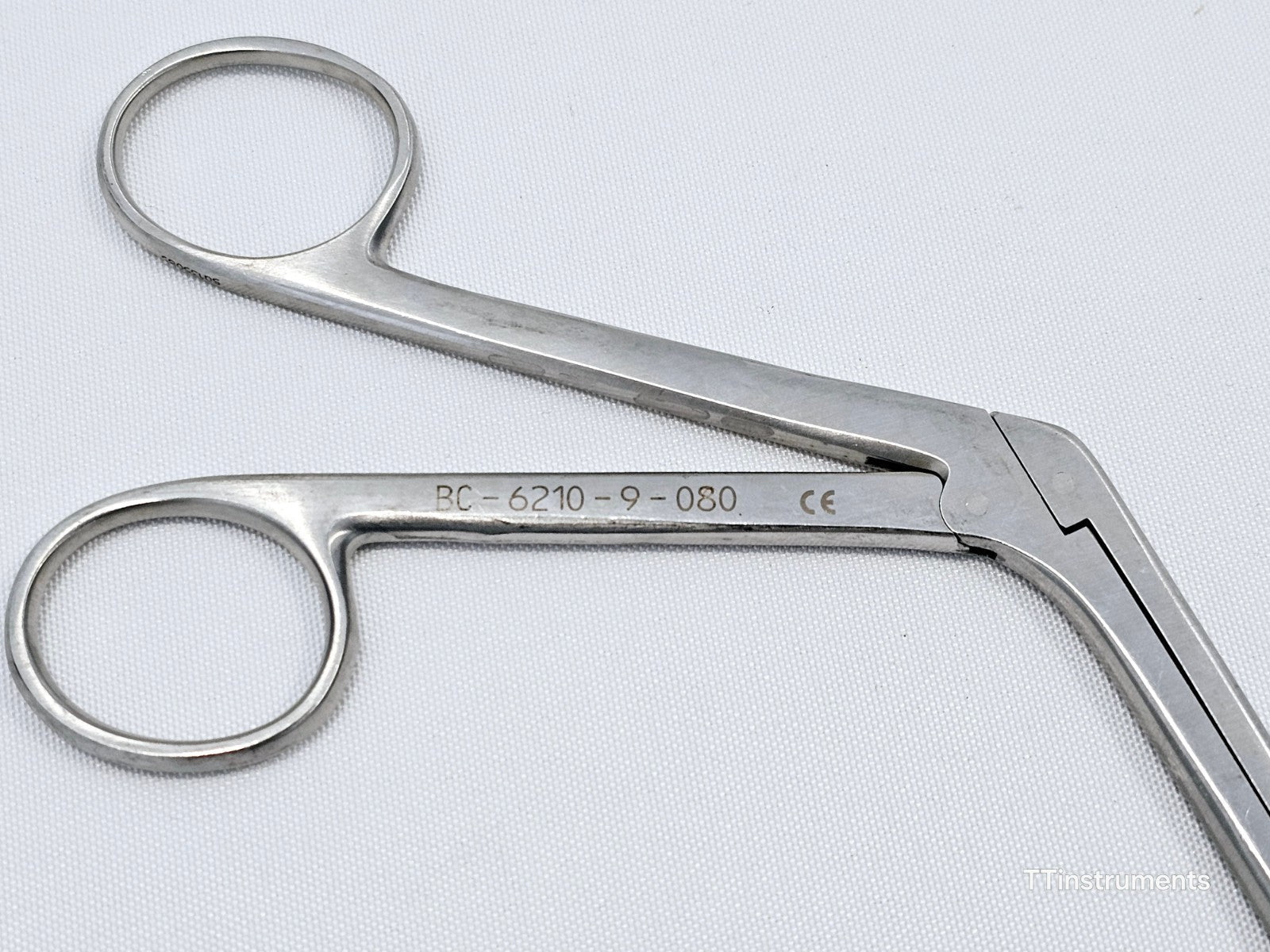 Stryker Howmedica BC-6210-9-080 cement forceps handle and hinge close-up