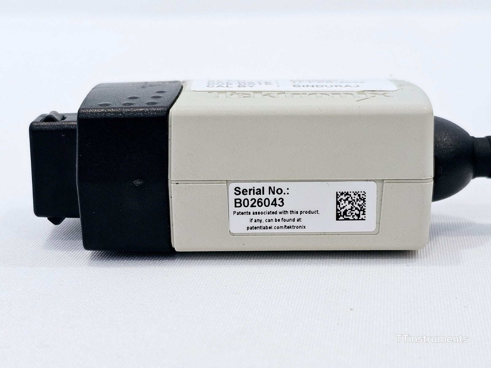 Tektronix TAP2500 accessories including ground leads, Y-lead adapters and marker bands