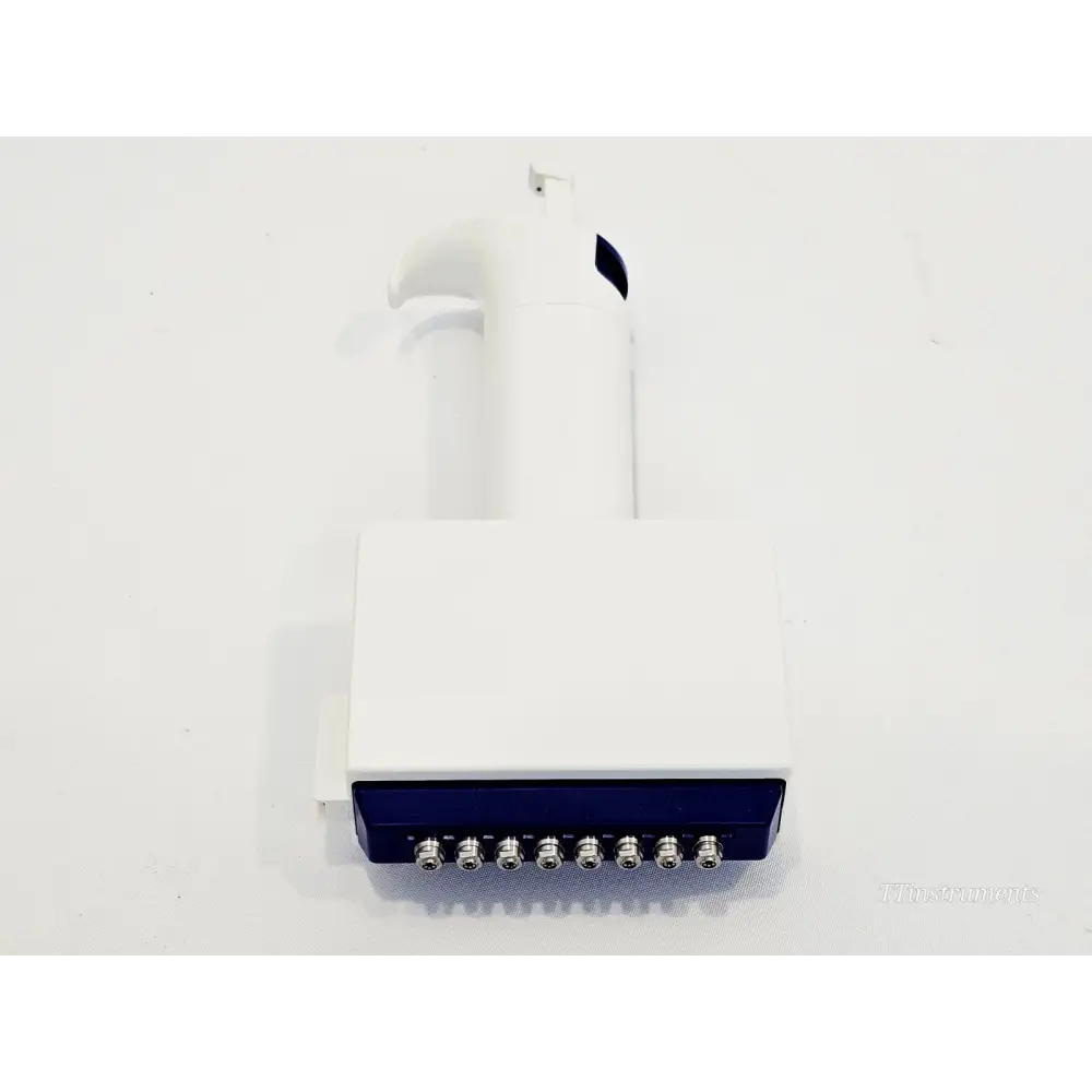 Invitrogen Neon NxT 8-channel pipette head showing 8 individual electrode tip contacts and blue tip ejector, top-down view