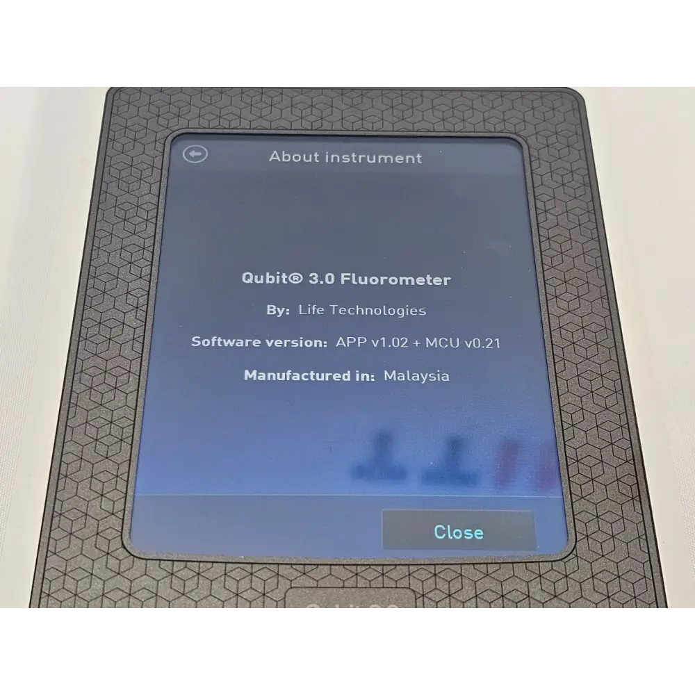 Qubit 3.0 Fluorometer Q33216 serial number and product label close-up