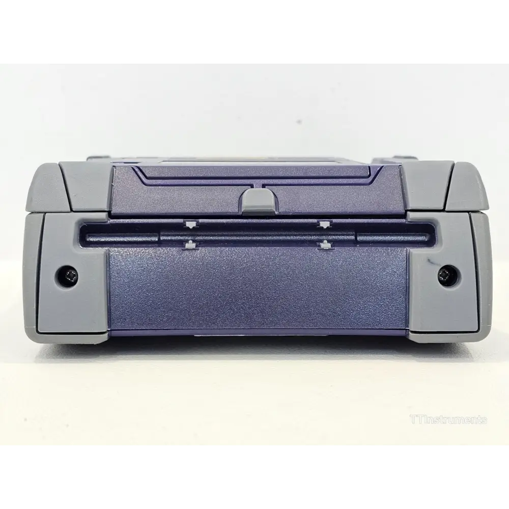 Viavi JDSU E136FB SmartOTDR rear panel and battery compartment