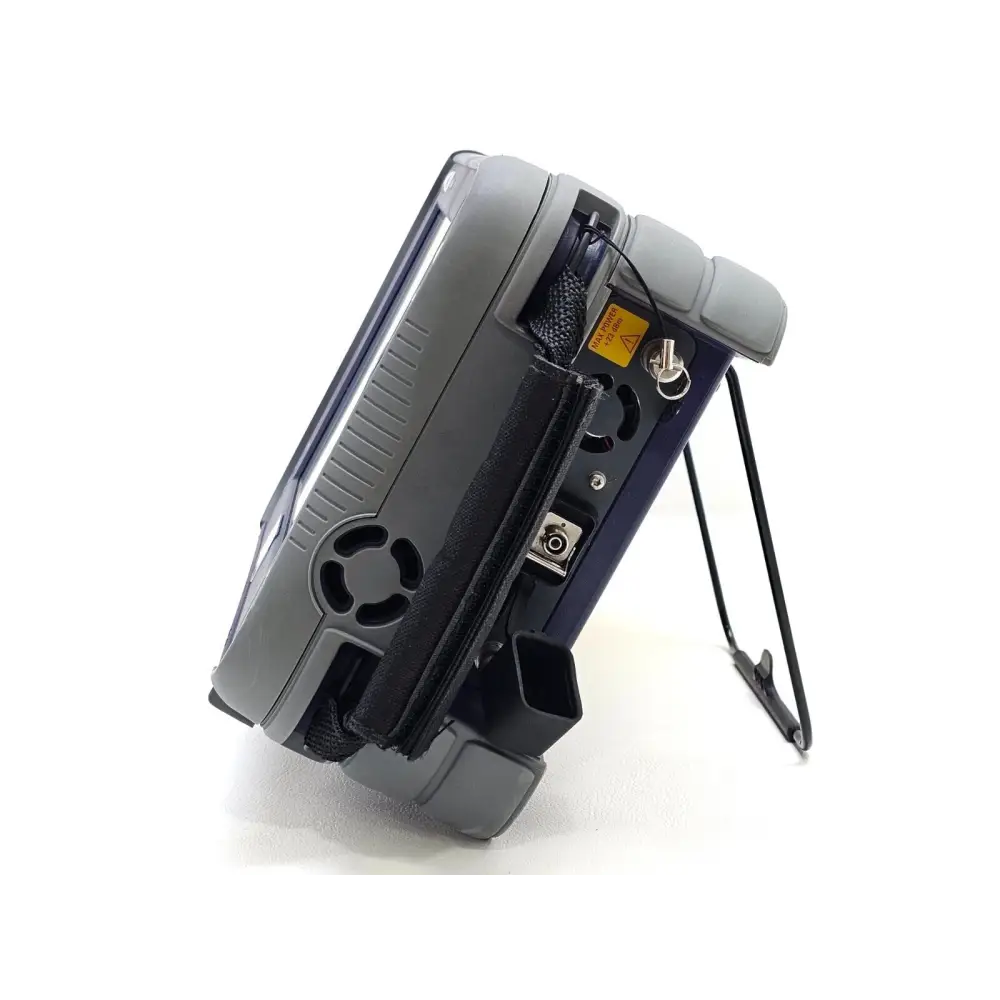 Viavi 8126 VLR OTDR FC/PC optical connector port close-up