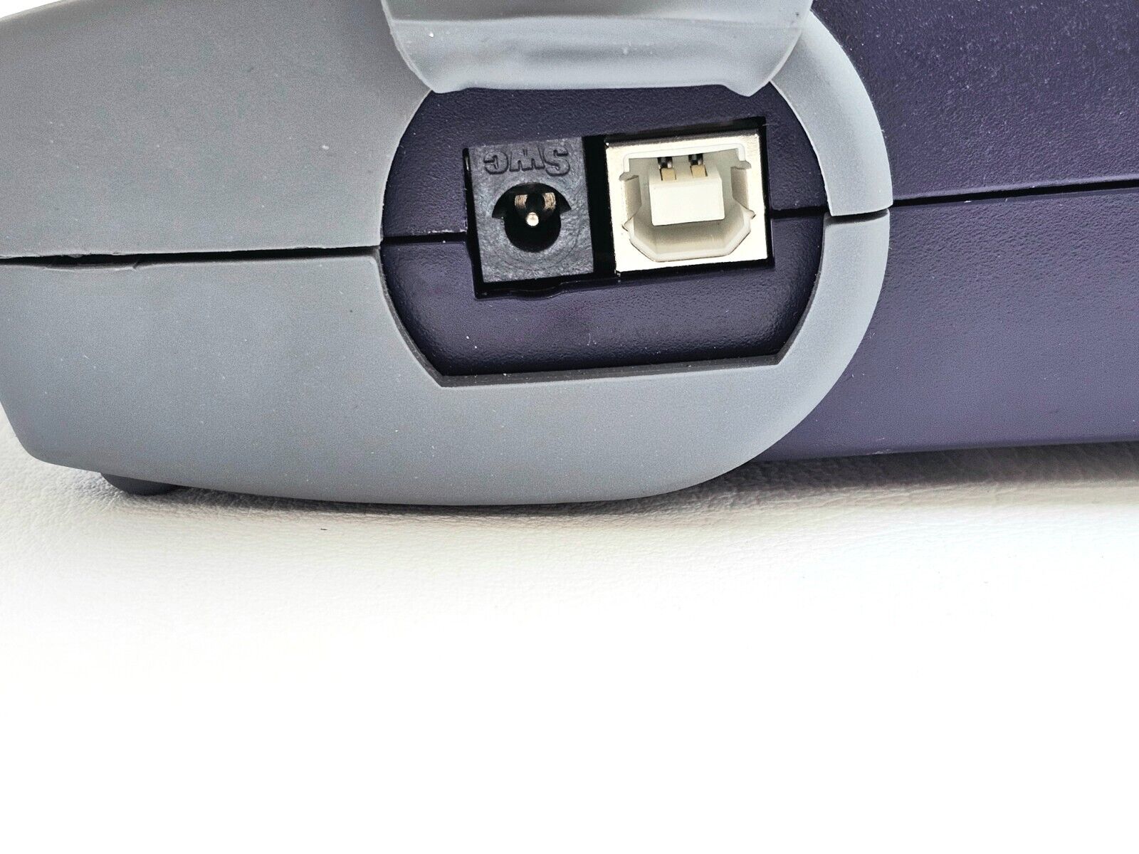 Viavi JDSU OLA-55 optical attenuator 1260–1650 nm singlemode FC connector detail view