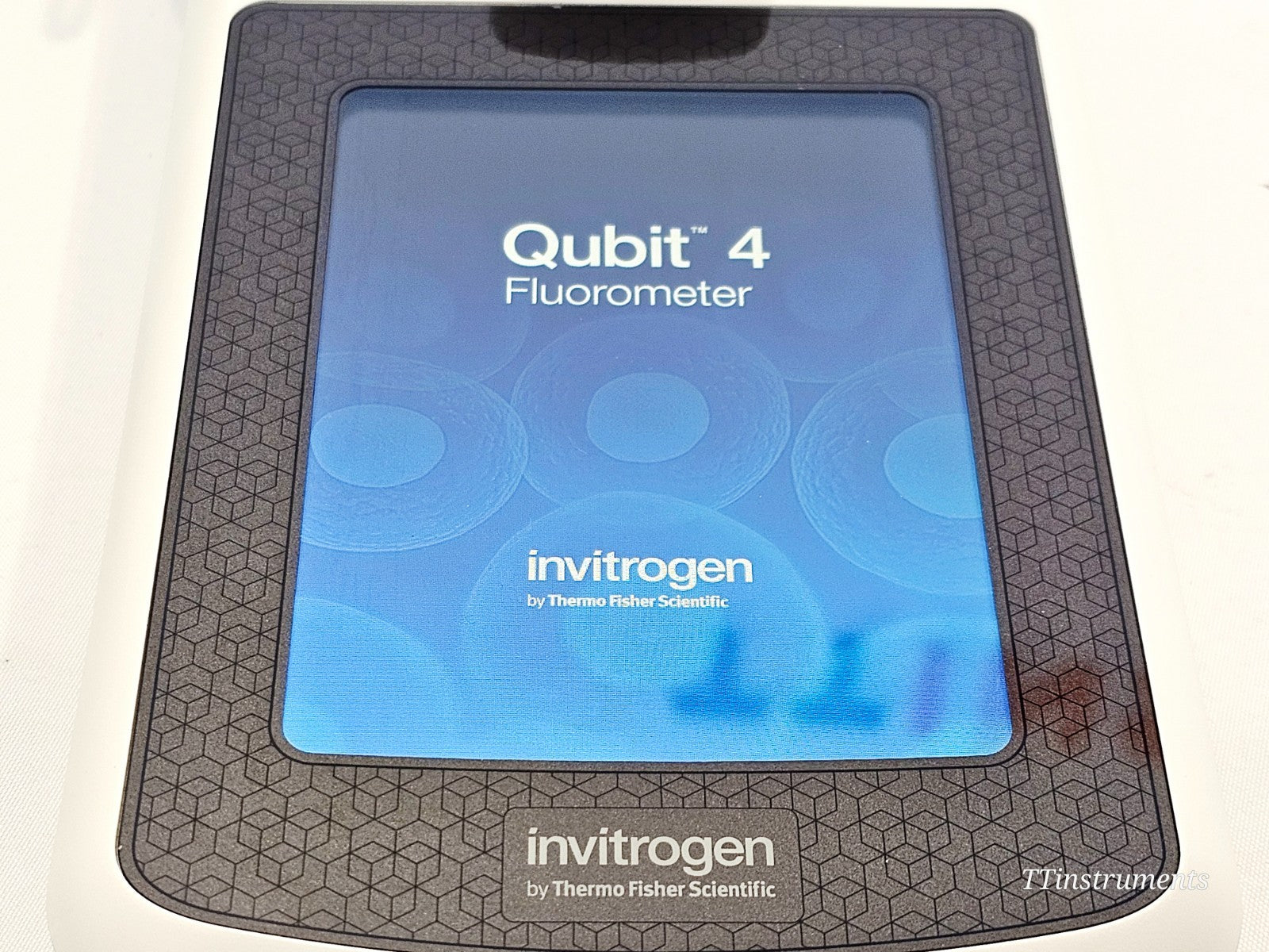 Invitrogen Q33226 Qubit 4 Fluorometer by Thermo Fisher Scientific