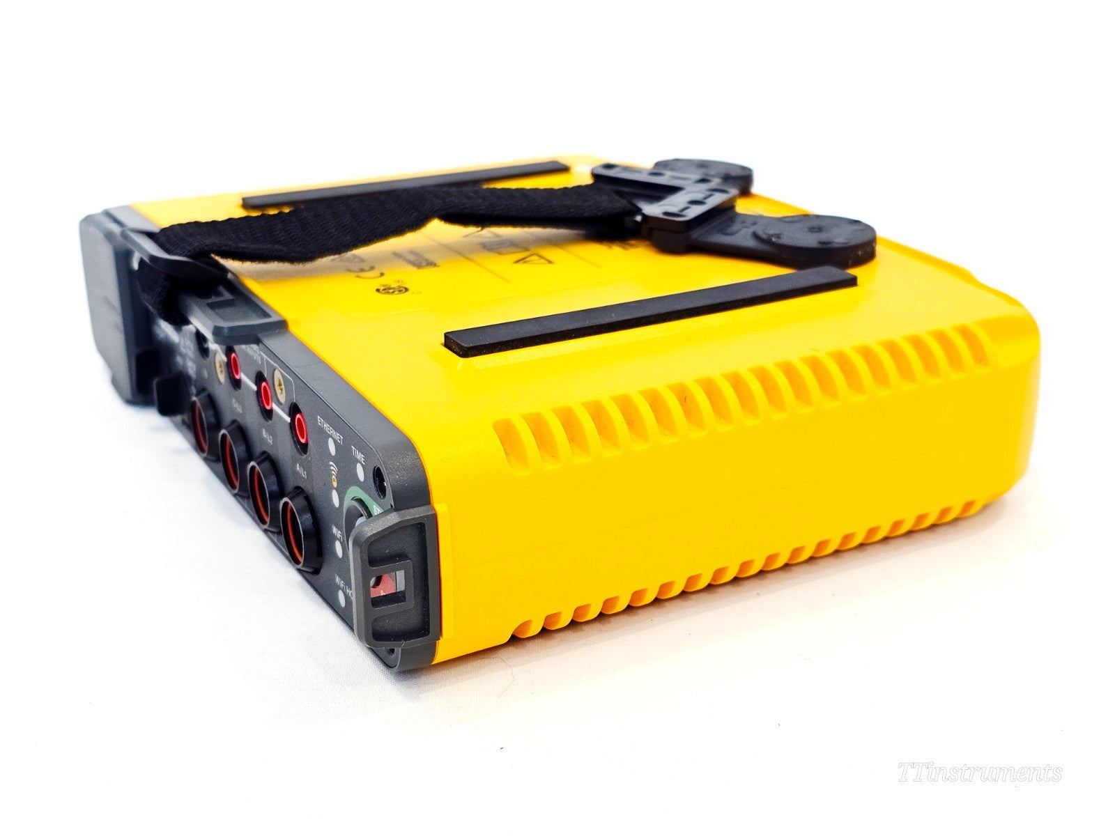 Fluke 1748 analyser voltage and current input terminals close-up